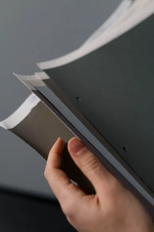 Paper samples in different colours held by hand